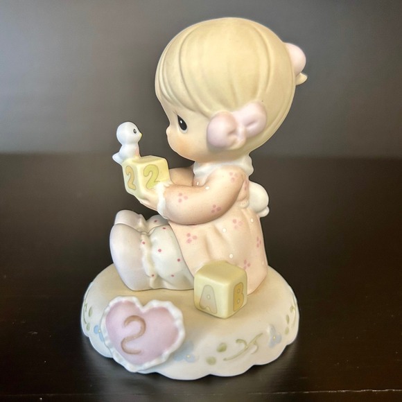 Precious Moments Other - Precious Moments Growing In Grace Age 2 Girl With Blocks Figurine 136212 1994